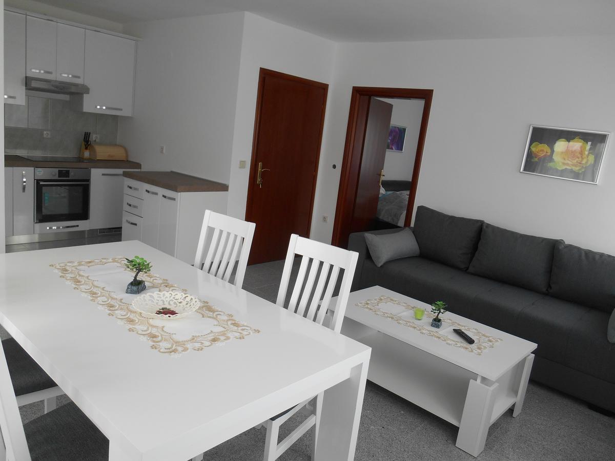 Apartments Diana Šmrika Eksteriør billede